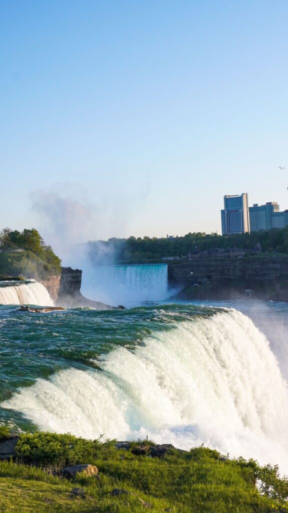 Niagara Falls Canadian Side: Is Niagara Falls Better in US or Canada?
