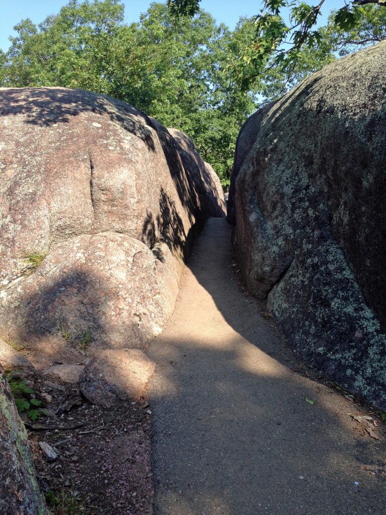 Narrow gap between two giant granite boulders along the trail at Elephant Rocks State Park