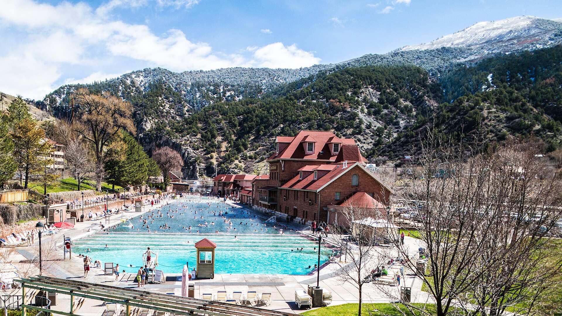 Glenwood Hot Springs Pool in Glenwood Springs, Colorado, with the lodge building behind it