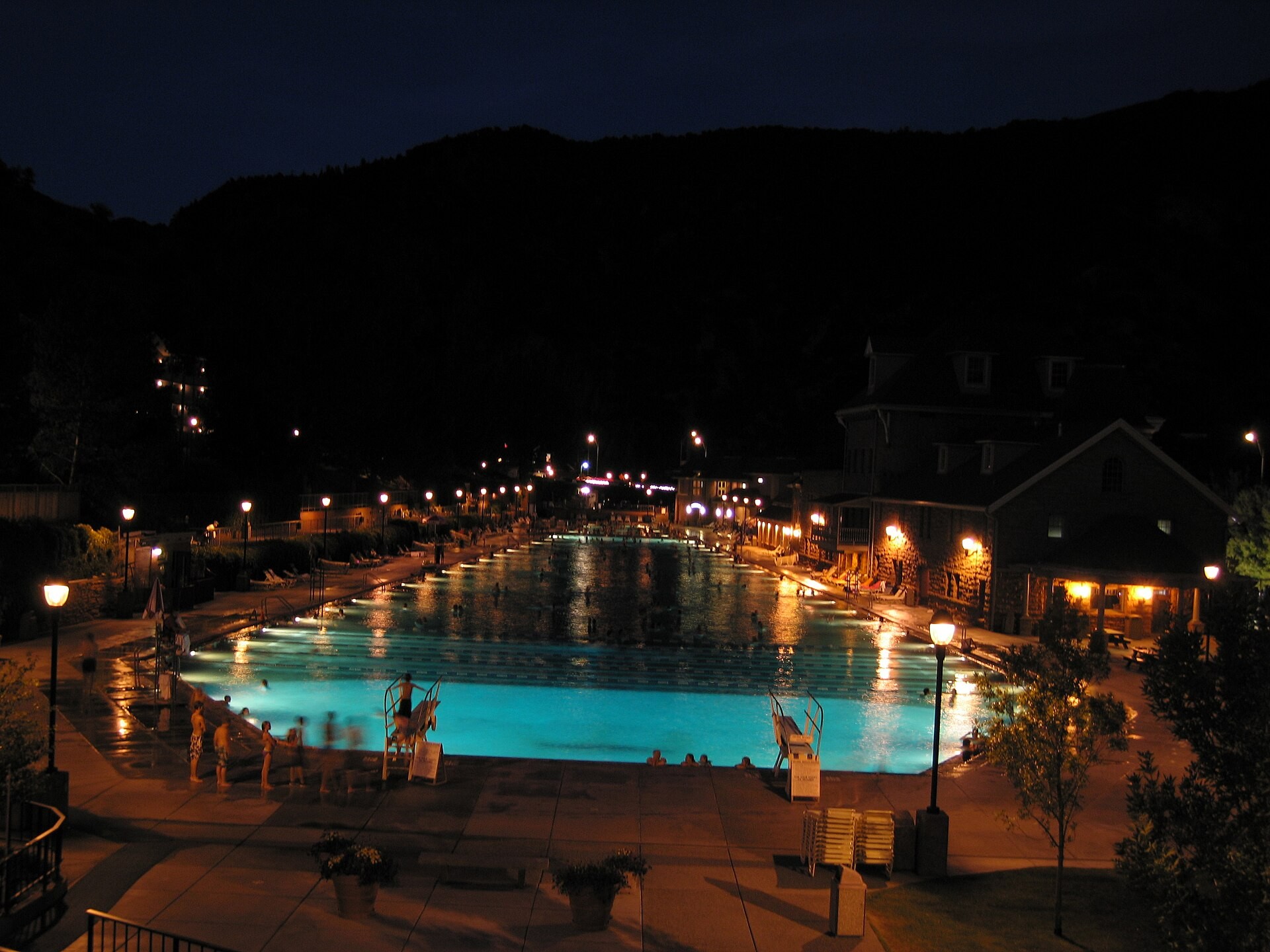 The Glenwood Hot Springs pool lit up at night
