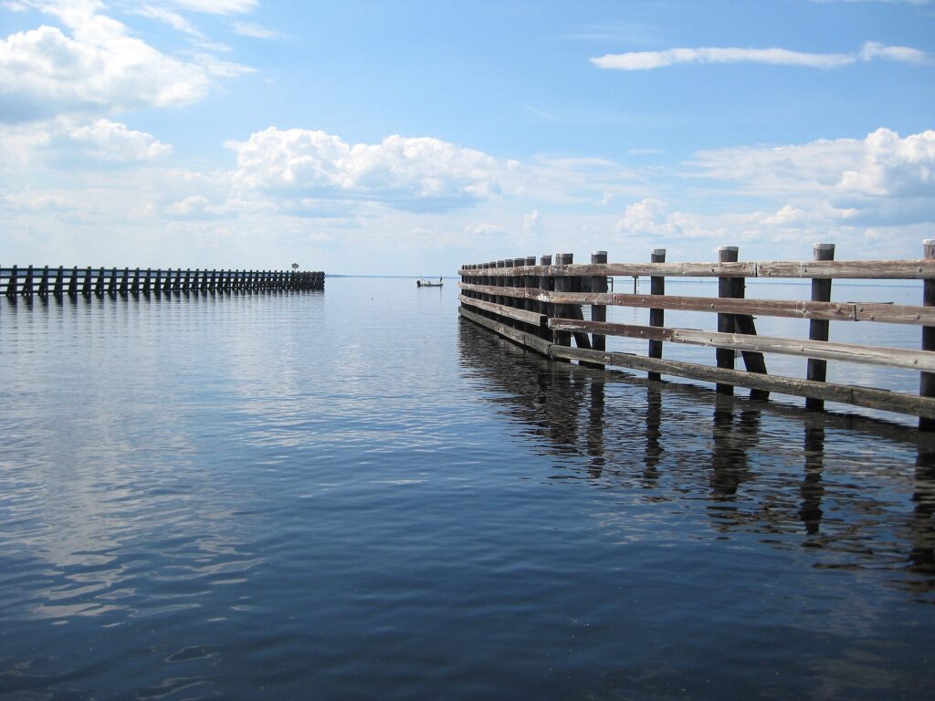 Calm water and a wooden channel marker fence on Lake George, Florida