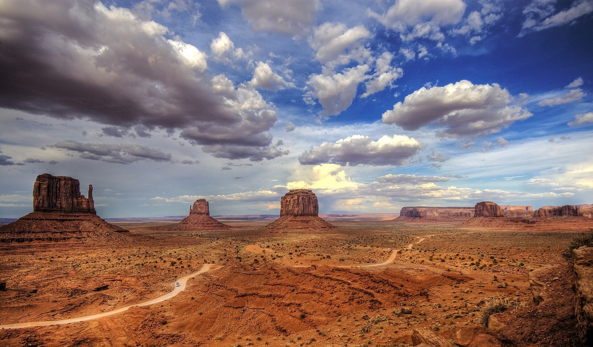 The unpaved Valley Drive winding between the buttes of Monument Valley