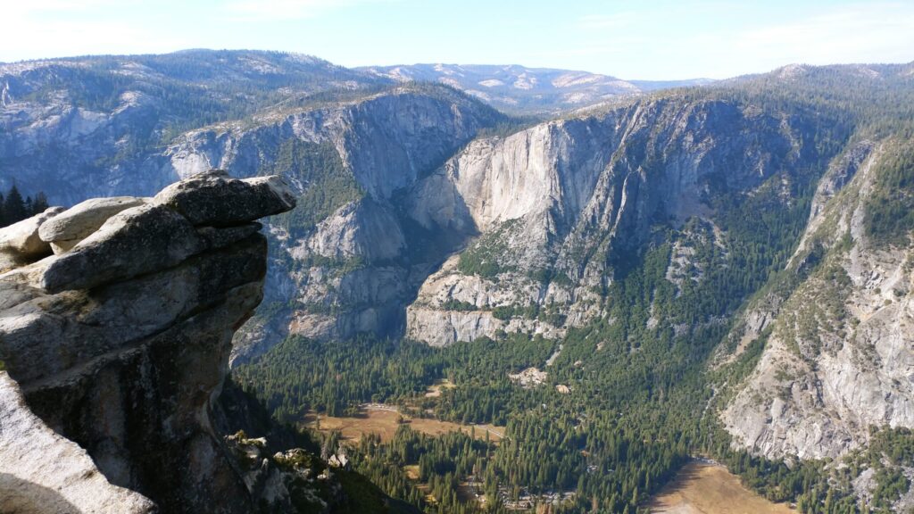 Overhanging rock at Glacier Point above Yosemite Valley