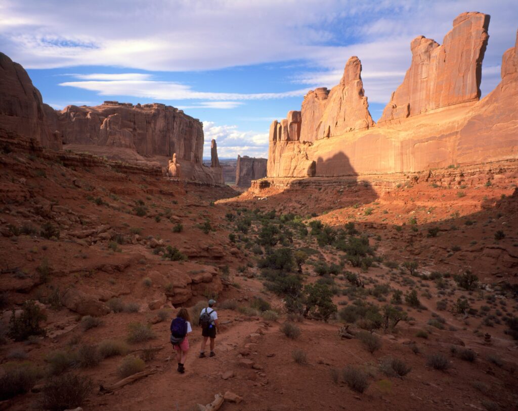The Park Avenue Trail between sandstone walls in Arches National Park