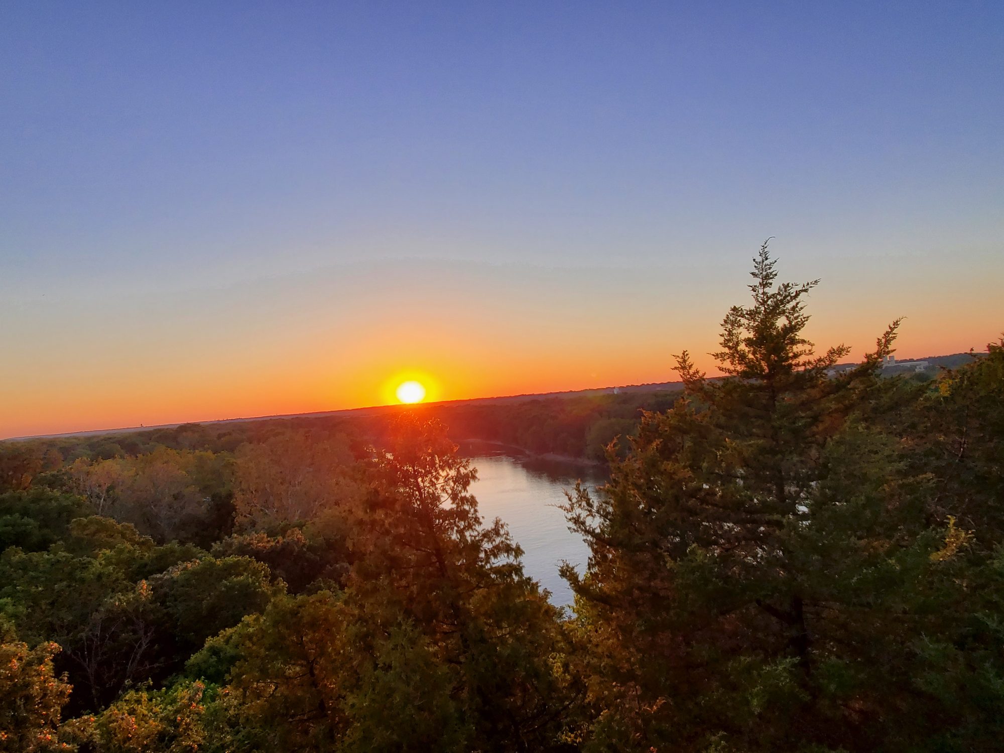 Sunset over the Illinois River seen from Starved Rock