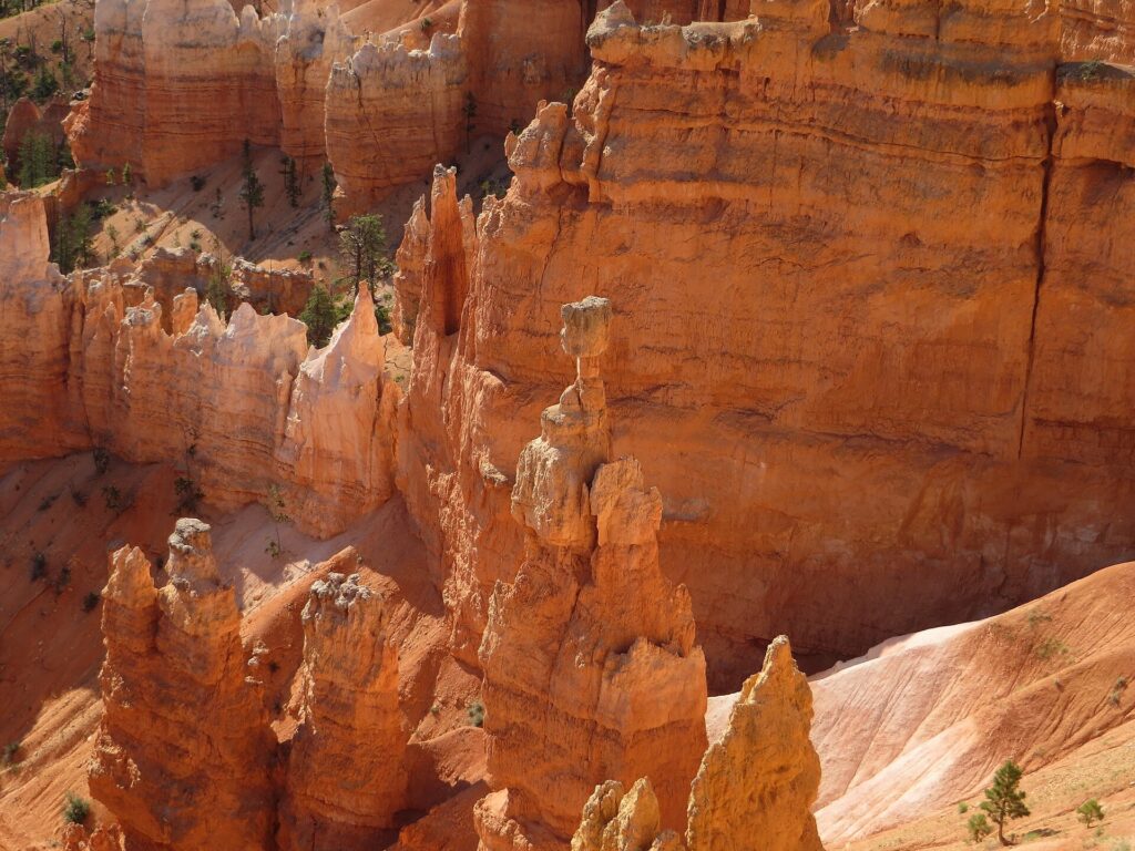 Thor's Hammer hoodoo seen from the Rim Trail at Sunset Point, Bryce Canyon National Park, Utah