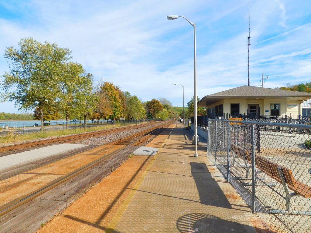 Hermann, Missouri Amtrak station building and platform