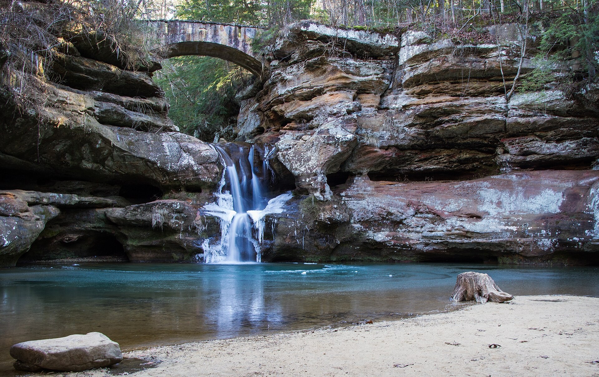 Upper Falls dropping into the gorge at Old Man's Cave, Hocking Hills State Park, Ohio
