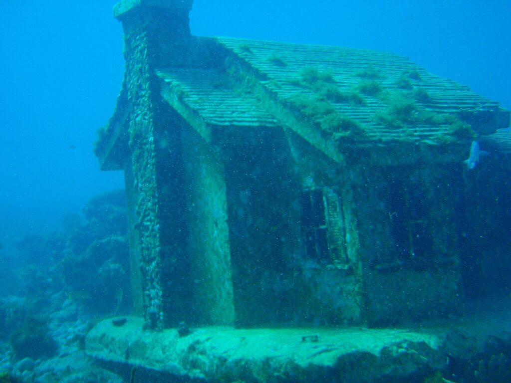 Underwater sculpture Urban Reef at the MUSA museum off Isla Mujeres