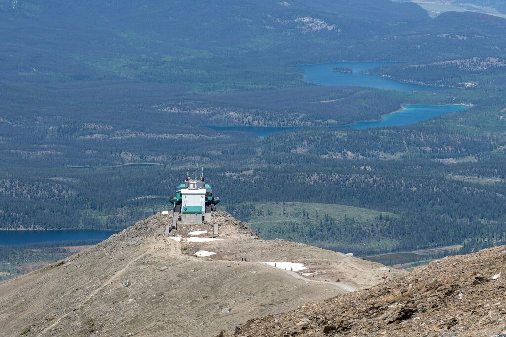 Jasper SkyTram upper station on a ridge with lakes far below