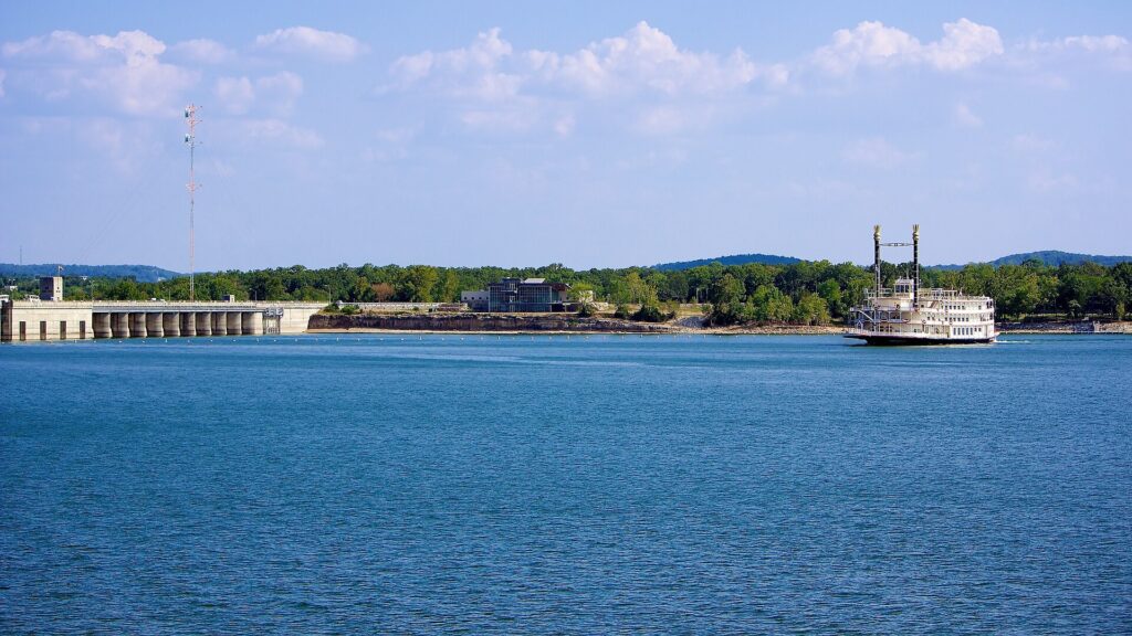 Paddlewheel showboat passing Table Rock Dam on Table Rock Lake near Branson
