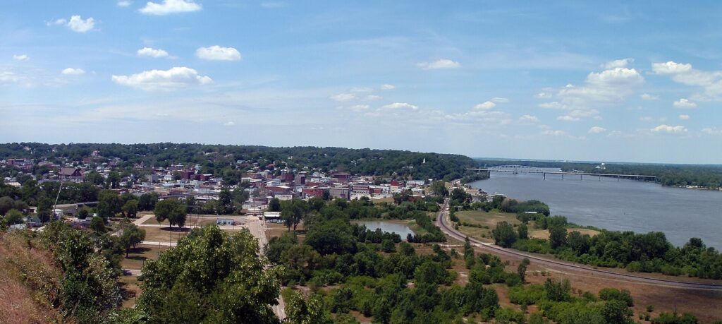 Hannibal, Missouri and the Mississippi River seen from the Lover’s Leap overlook