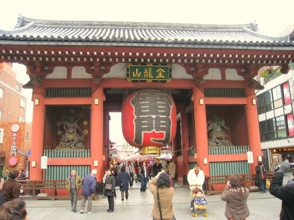 Kaminarimon outer gate with its red lantern at Senso-ji Temple in Asakusa, Tokyo